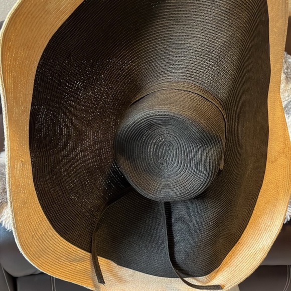 Handcrafted Oversized Straw Vacation Hat - Picture 4 of 5